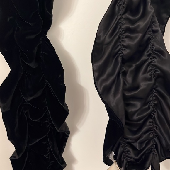 Black Rouched Scarf - Picture 2 of 2